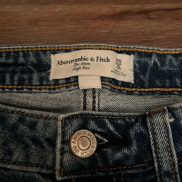 Abercrombie and finch mom jeans. Size:25r - Picture 3 of 4
